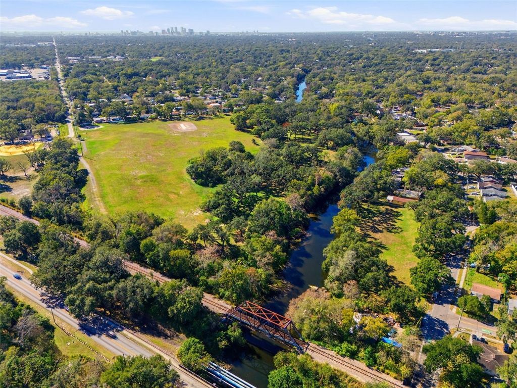 Image 11 of property listing at 2011 E MULBERRY DRIVE, Tampa, FL 33604