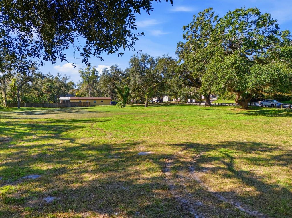 Image 18 of property listing at 2011 E MULBERRY DRIVE, Tampa, FL 33604