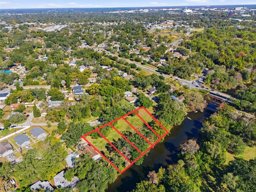 Image 6 of property listing at 2011 E MULBERRY DRIVE, Tampa, FL 33604