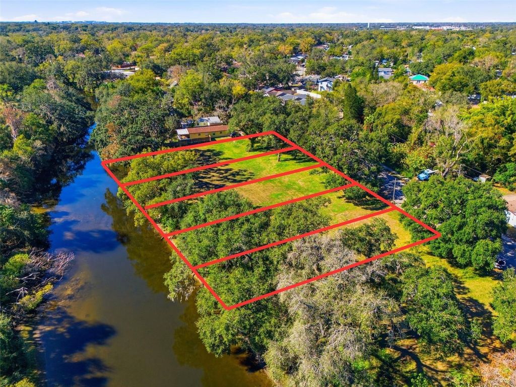 Image 9 of property listing at 2011 E MULBERRY DRIVE, Tampa, FL 33604