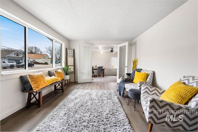 456 N School, Kuna, ID 83634