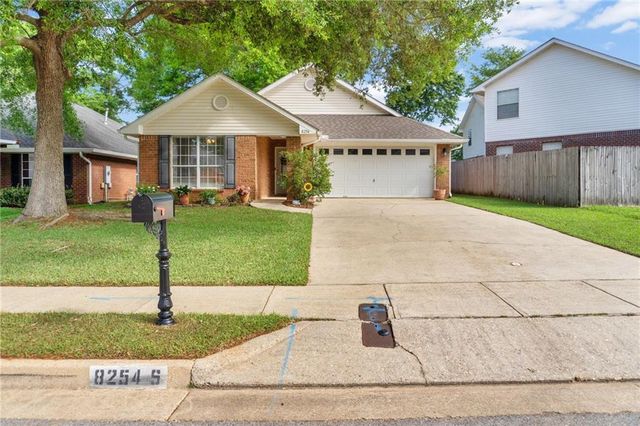 8254 Magnolia Village Drive S, Mobile, AL 36695