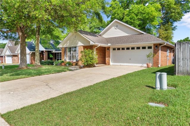 8254 Magnolia Village Drive S, Mobile, AL 36695