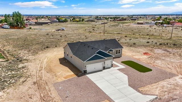 562 N Bayview Dr, Pueblo West, CO 81007
