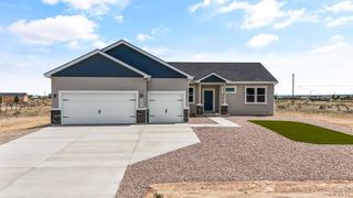 562 N Bayview Dr, Pueblo West, CO 81007