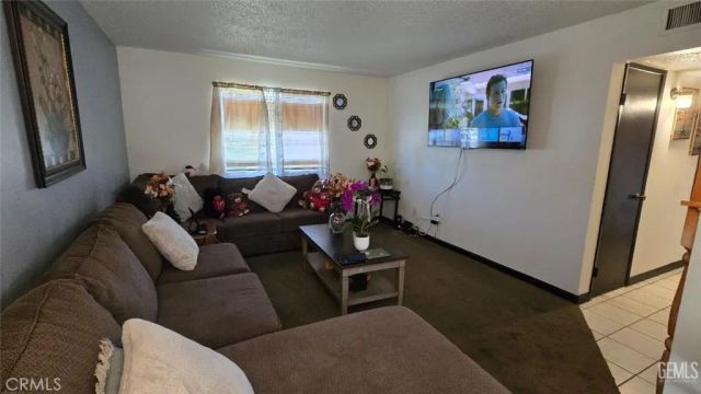 6021 Almendra Avenue C, Bakersfield, CA 93309