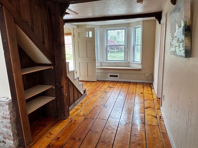 19 Wamsutta Ave, Halifax, MA 02338