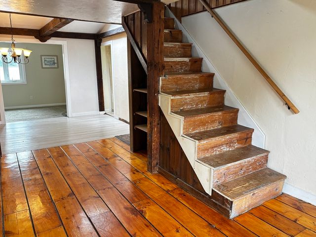 19 Wamsutta Ave, Halifax, MA 02338
