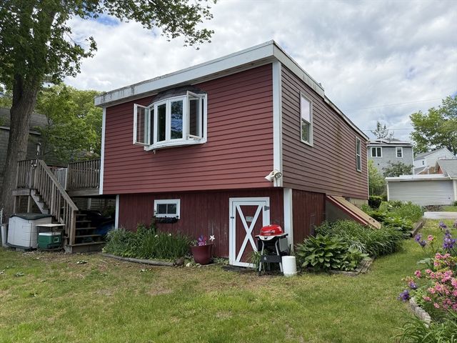 19 Wamsutta Ave, Halifax, MA 02338