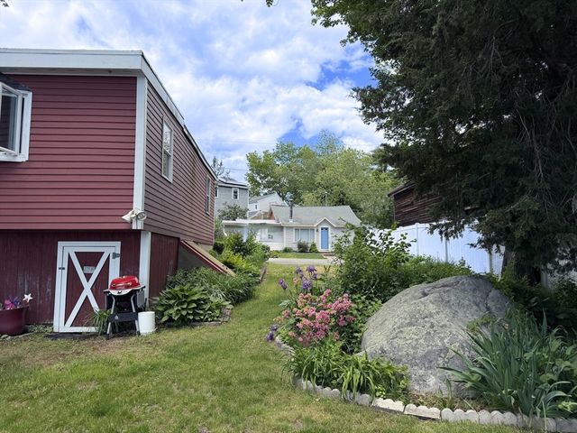 19 Wamsutta Ave, Halifax, MA 02338
