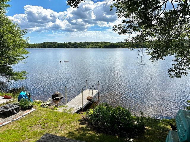 19 Wamsutta Ave, Halifax, MA 02338