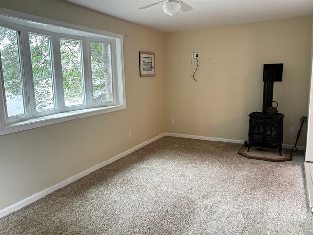 19 Wamsutta Ave, Halifax, MA 02338