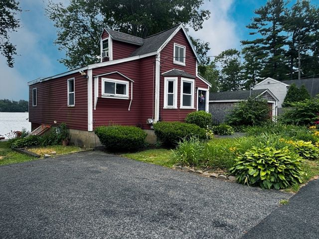 19 Wamsutta Ave, Halifax, MA 02338