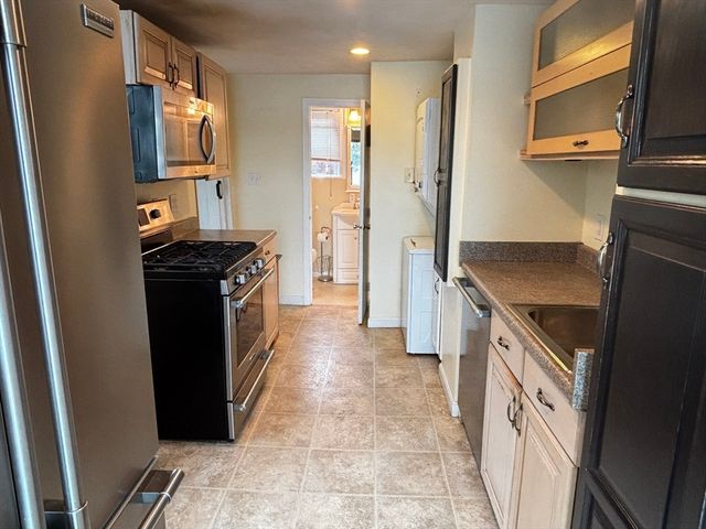 19 Wamsutta Ave, Halifax, MA 02338