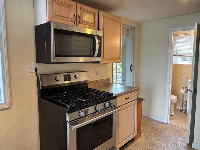 19 Wamsutta Ave, Halifax, MA 02338