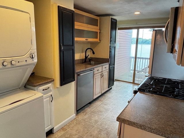 19 Wamsutta Ave, Halifax, MA 02338