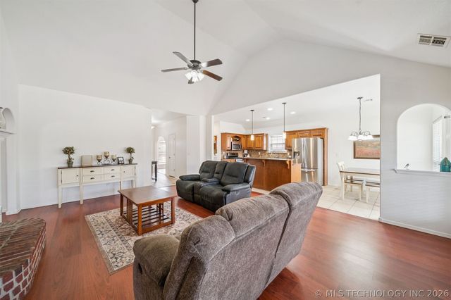 7316 E Knoxville Street, Broken Arrow, OK 74014