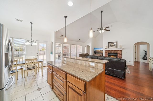 7316 E Knoxville Street, Broken Arrow, OK 74014