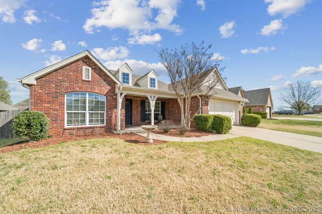 7316 E Knoxville Street, Broken Arrow, OK 74014