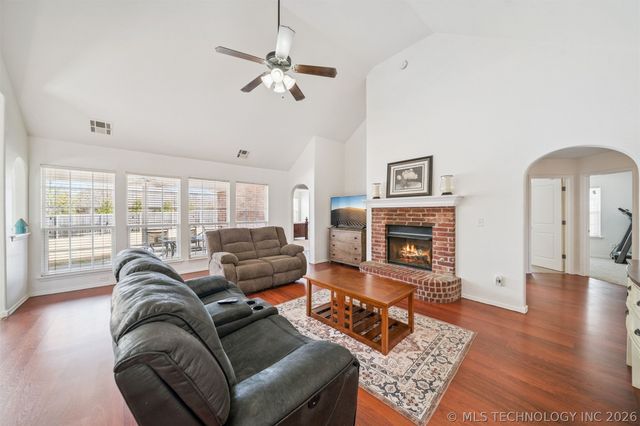 7316 E Knoxville Street, Broken Arrow, OK 74014