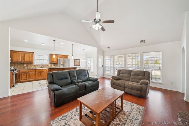 7316 E Knoxville Street, Broken Arrow, OK 74014