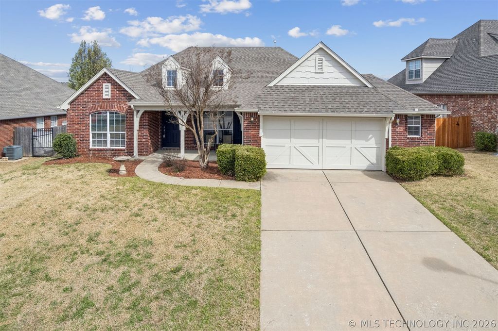 7316 E Knoxville Street, Broken Arrow, OK 74014