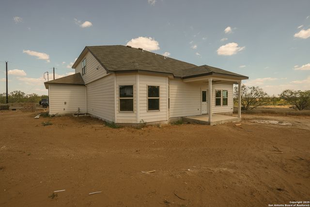 100 Greeley Drive, Floresville, TX 78114