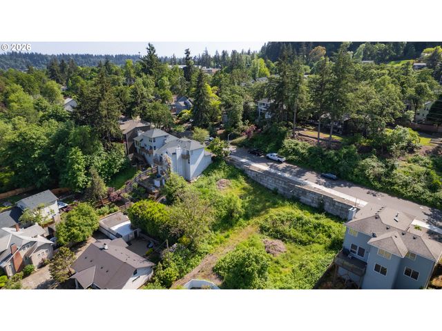 Broadway, West Linn, OR 97068