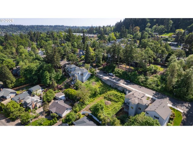 Broadway, West Linn, OR 97068
