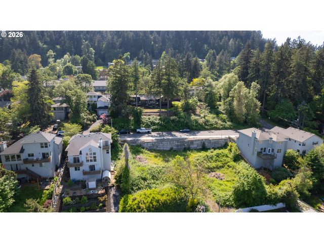 Broadway, West Linn, OR 97068
