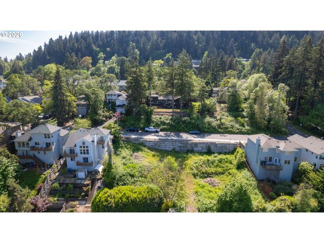 Broadway, West Linn, OR 97068