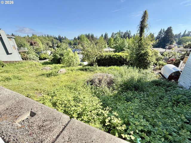 Broadway, West Linn, OR 97068