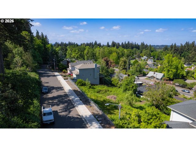Broadway, West Linn, OR 97068