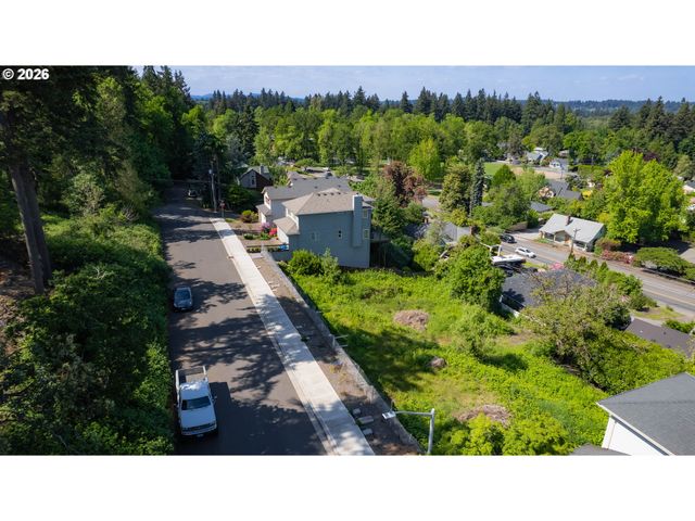 Broadway, West Linn, OR 97068