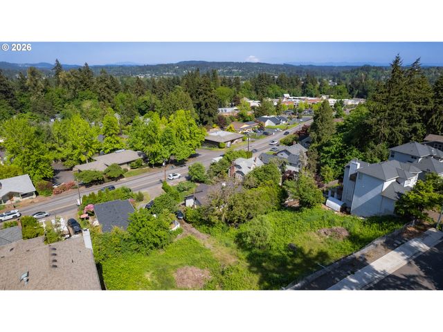 Broadway, West Linn, OR 97068