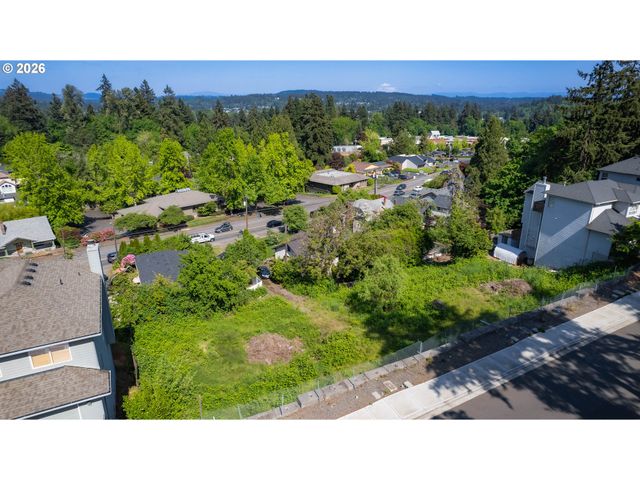Broadway, West Linn, OR 97068