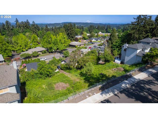 Broadway, West Linn, OR 97068