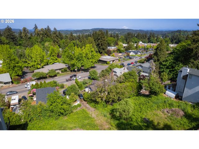 Broadway, West Linn, OR 97068