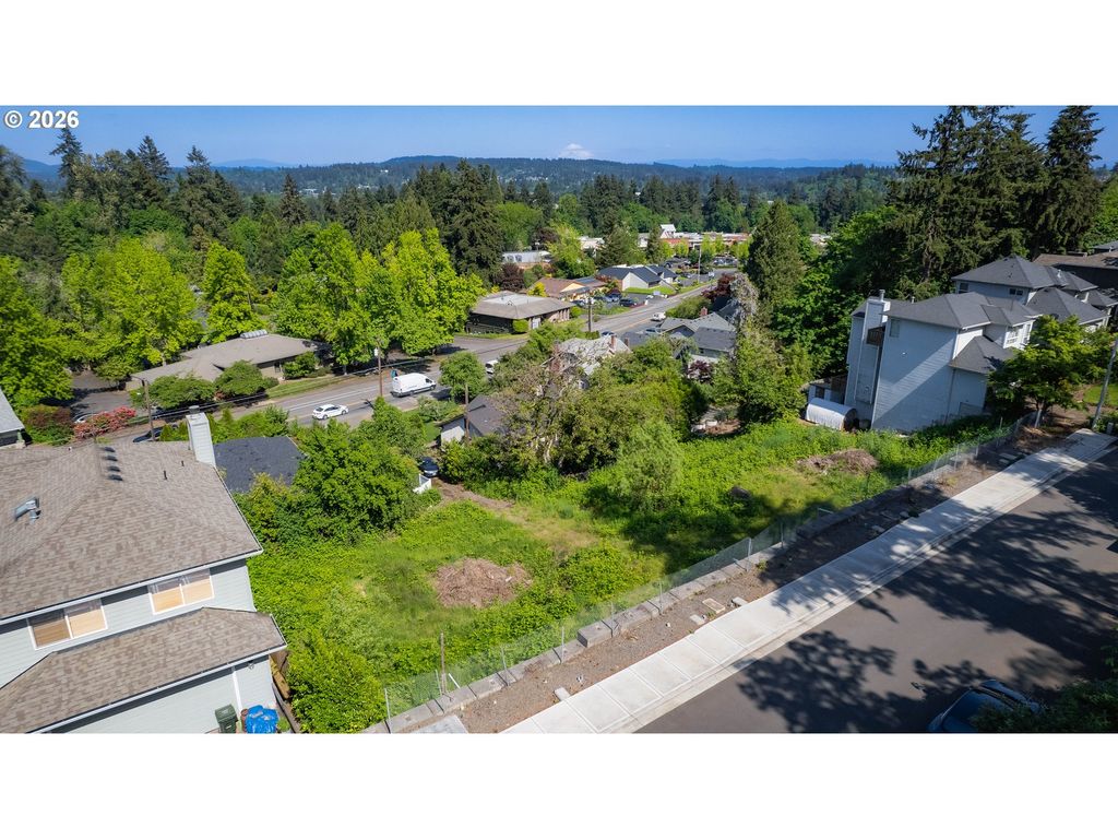 Broadway, West Linn, OR 97068