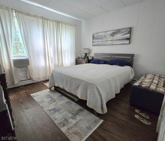 54 Stuyvesant Ave, Lyndhurst Twp., NJ 07071