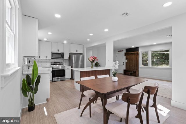 11929 WAPLES MILL RD, Oakton, VA 22124