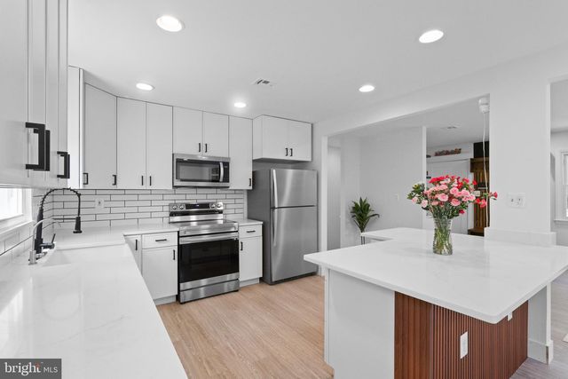 11929 WAPLES MILL RD, Oakton, VA 22124