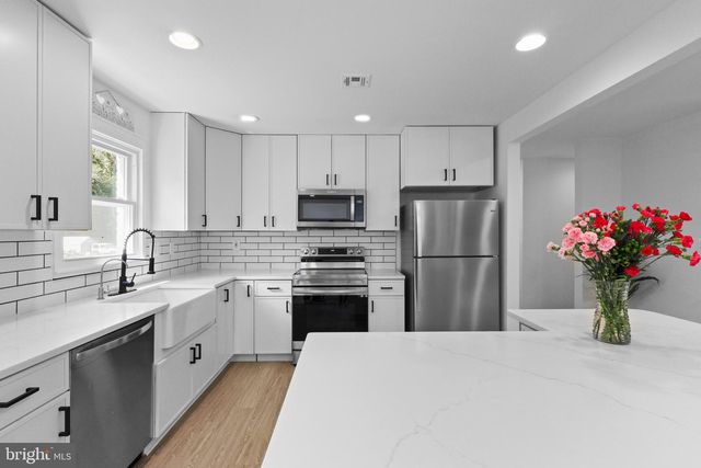 11929 WAPLES MILL RD, Oakton, VA 22124