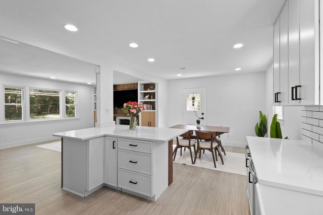 11929 WAPLES MILL RD, Oakton, VA 22124