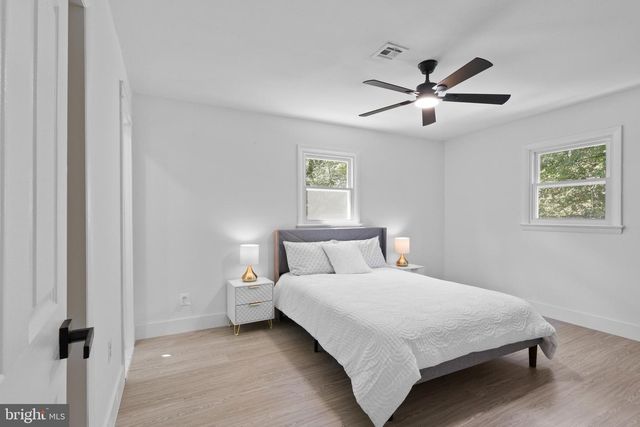 11929 WAPLES MILL RD, Oakton, VA 22124