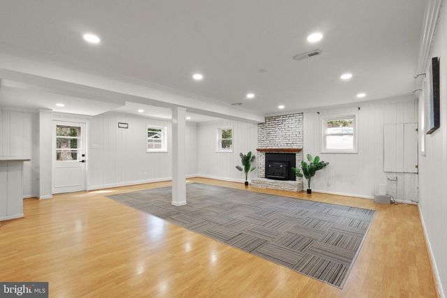 11929 WAPLES MILL RD, Oakton, VA 22124