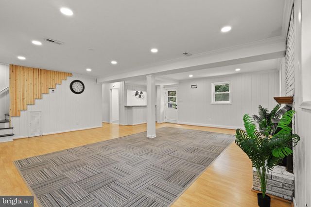 11929 WAPLES MILL RD, Oakton, VA 22124