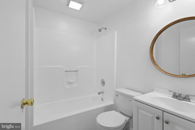 11929 WAPLES MILL RD, Oakton, VA 22124