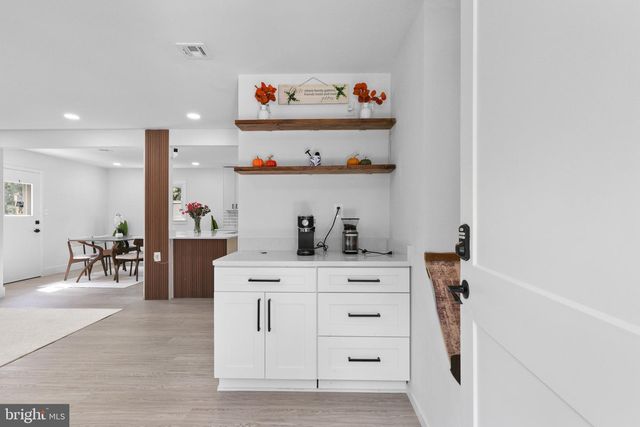 11929 WAPLES MILL RD, Oakton, VA 22124