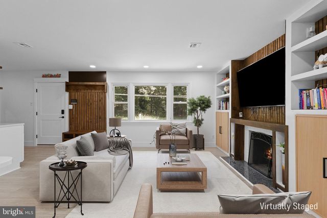 11929 WAPLES MILL RD, Oakton, VA 22124